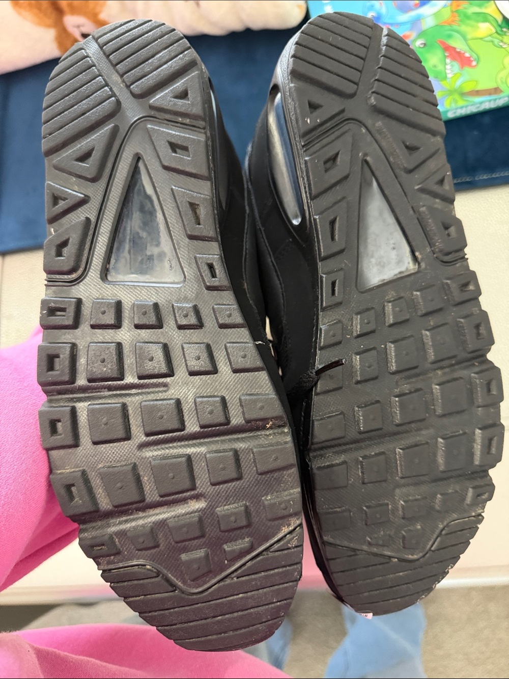 Nike Men’s Black Low-Top Air Max Sneakers - Picture 3 of 3